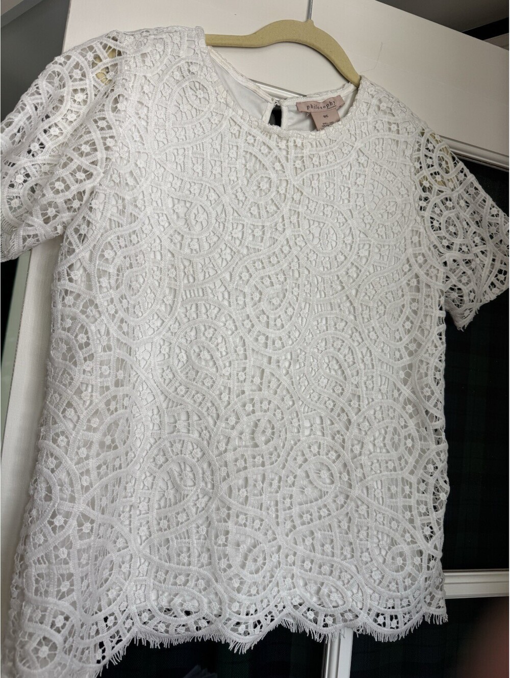 Philosophy White Lace Top Scalloped Accents Short Sleeve Round Neck S/C